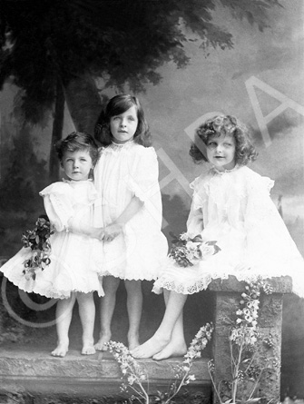 Sisters Muriel, May and Sibell Fraser c1902. Fraser-Watts Collection......